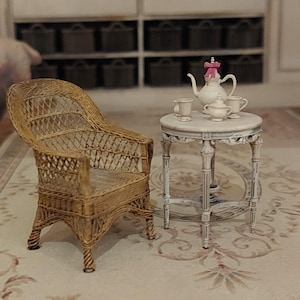3000-180 Casa de muñecas en miniatura (sin pintar) Silla de mimbre para muñecas, pequeña