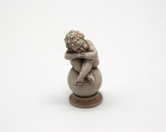 3000-18 Puppenhausminiatur (unbemalt) Statue Skulptur eines schlafenden Engels 1:12