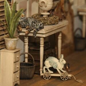 1127 Zestaw domek dla lalek miniaturowy do ciągnięcia Magic White Rabbit 1:12