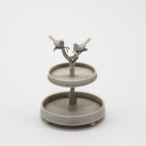3000-170 Puppenhausminiatur (unbemalt), Resin, Etagere mit Vögeln, 1:12