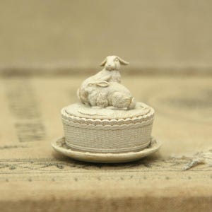3000-217 Puppenhaus Miniatur (unbemalte) Terrine mit 2 Hasen 1:12