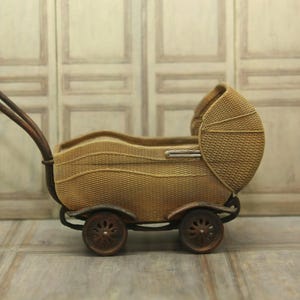 3000-245 Puppenstube Puppenhaus Miniatur (unbemalte) Resin "Korb" Kinderwagen 1:12