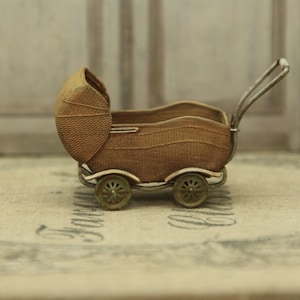 3000-246 Puppenstube Puppenhaus Miniatur (unbemalte) "Korb" Puppenwagen (auch für 1:24 geeignet)