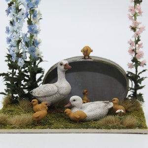 3000-57 Puppenhaus-Miniatur komplett unbemalt Entenfamilie 1:12 Bild 1