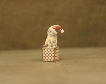 1176 Kit Dollhouse Miniature Christmas Cat on Decoration Block 1:12