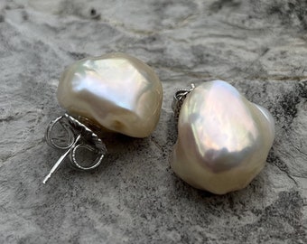 Metallic Pink baroque pearl earrings,small baroque pearl earrings,pearl stud earrings