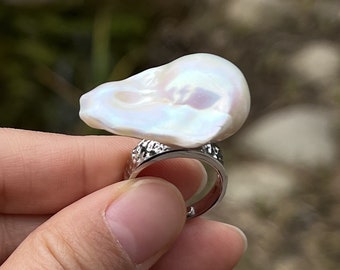 Massive baroque pearl ring,grand baroque pearl ring,large baroque pearl on sterling silver ring,Classic baroque ring,white baroque pearl