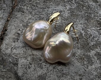 Metallic Pink baroque pearl earrings,small baroque pearl earrings,pearl stud earrings