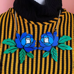 Collar de rosas, joyería de plástico, joyería hecha a mano, joyería de plexiglás, collar llamativo, joyería llamativa, joyería cortada a láser
