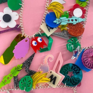 Oregelbundet halsband, laserskurna smycken, plastsmycken, statementsmycken, statementhalsband, handgjorda smycken,