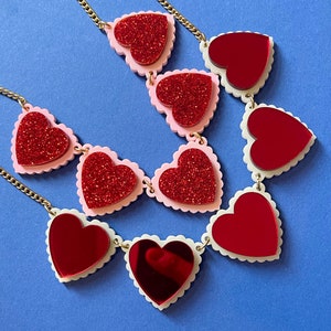 Hartketting, statementketting, plastic sieraden, handgemaakte sieraden, acrylsieraden, plexiglas sieraden, statementsieraden