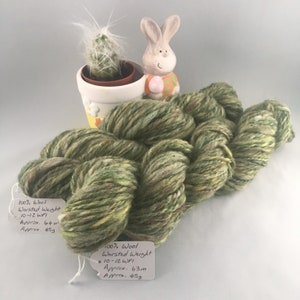 Crocodile Green, Hand Spun, 100% Wool, Worsted Weight Thick and Thin Art Yarn, 90g, 127m