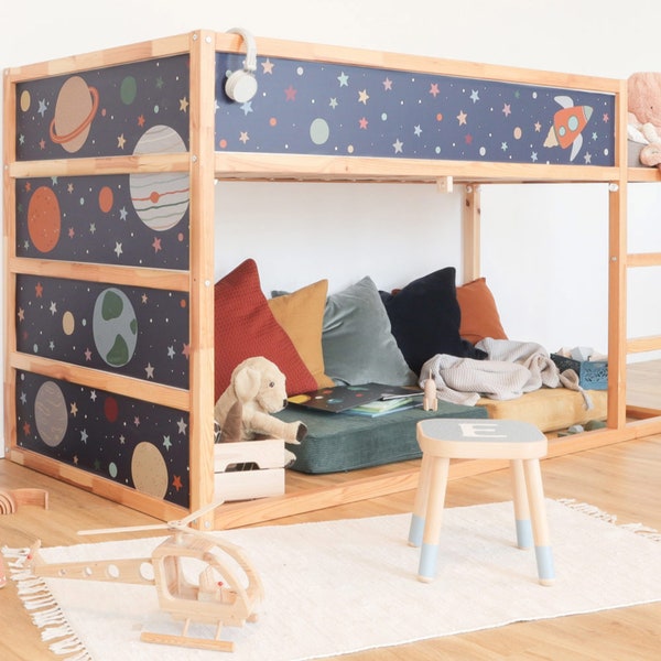 Autocollant pour le lit IKEA KURA espace et planètes