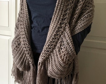 Knot yourself out pocket shawl Clearance
