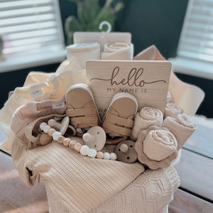 Panier cadeau personnalisé baby shower fille/garçon