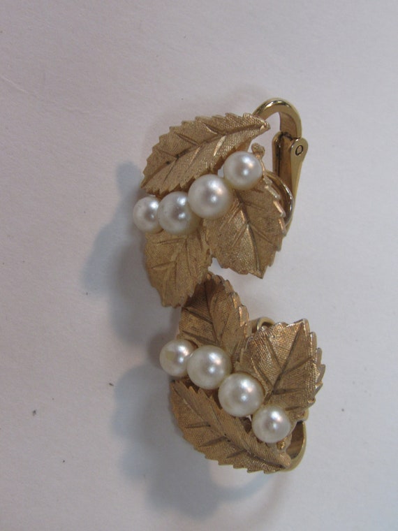 Trifari Signed Faux Pearl Leaf Clip-On Earrings &… - image 3