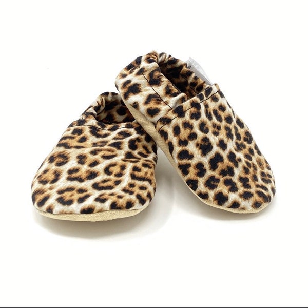 Leopard print baby girl moccasins. Stay on baby booties. Animal print baby slippers. Vegan shoes. Baby shower gift. Soft sole baby shoes.