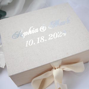 Caixa de lembranças de casamento em linho | Caixa de lembranças de casamento personalizada | Presente para casal grávida | Caixa personalizada para madrinhas | Caixa de casamento em concha