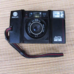 Vintage MINOLTA Auto Focus V 35mm Camera 1984 (NOT TESTED)
