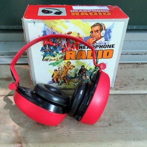 Vintage AM Radio, HEADPHONE RADIO, Deville Radio, Hong Kong, Model # 1988 working radio / in original box