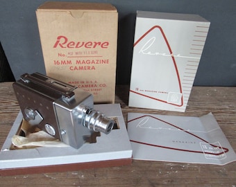 Cámara de cine REVERE de 16 mm, modelo 37, estilo vintage, con montura de enfoque f/1.9. Caja original y caja de envío original. NO PROBADA.