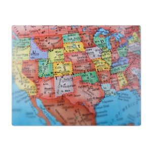 May include: A rectangular placemat featuring a detailed map of the United States, with state names and major cities labeled. The map is in vibrant colors, with a focus on the central and western regions. The placemat is likely made of a durable, easy-to-clean material.