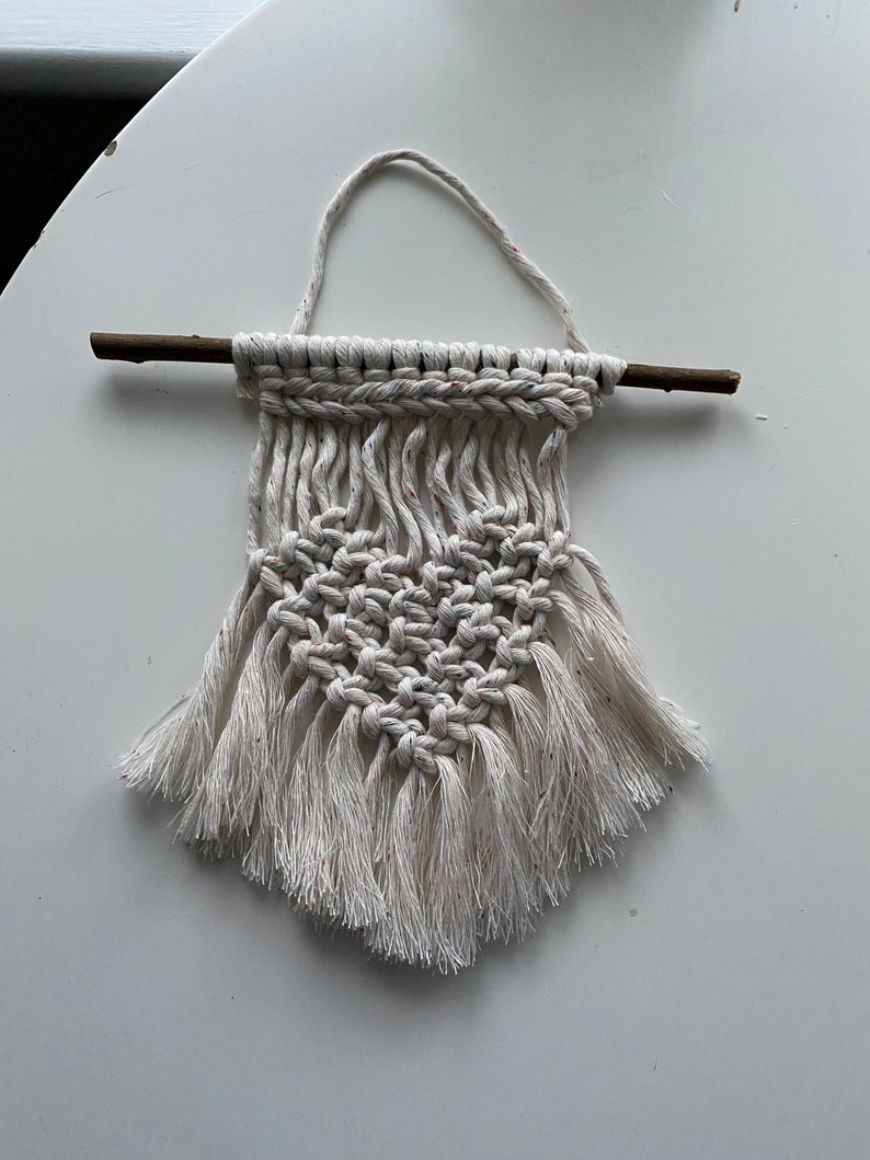 Macrame heart small 
£7