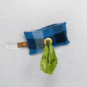 Dog Poop Bag Holder, Dog Waste Bag Dispenser, Sanitary Pouch, Dog Poop Bag Leash Attachment Accessory, Dog Puppy Gift