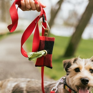Dog Poop Bag Holder, Dog Waste Bag Dispenser, Sanitary Pouch, Dog Poop Bag Leash Attachment Accessory, Dog Puppy Gift