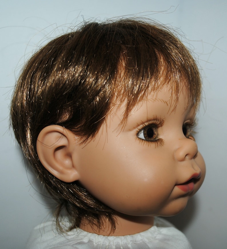 doll with brown hair and brown eyes