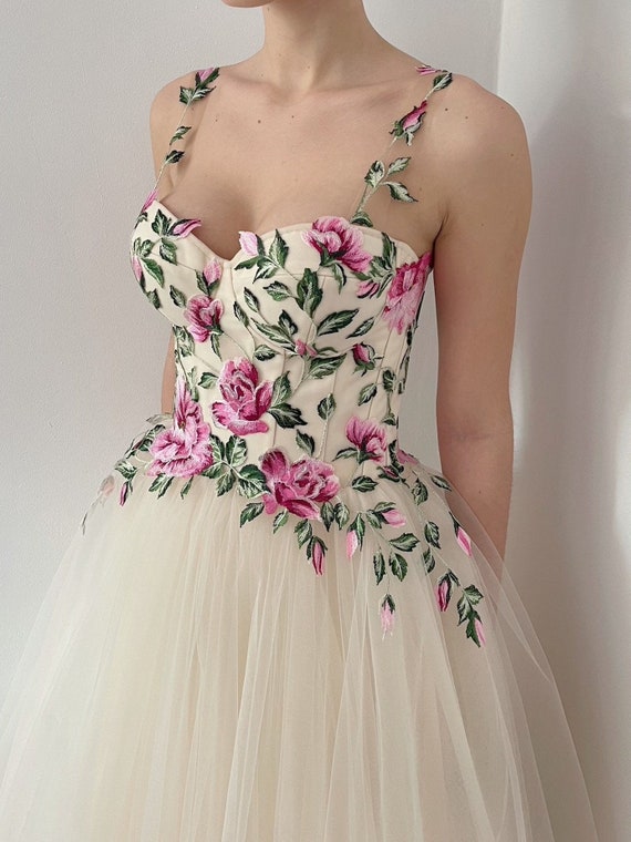 Champagne Tulle Pink Floral Corset Wedding Dress, Beige Fantasy Alternative  Summer Bride Gown, Romantic Pink Dress 