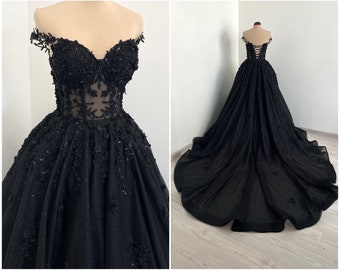 Schwarz gothic durchsichtig funkelnden floralen Korsett Brautkleid mit Schleppe, schulterfreies alternatives Braut Blumenzugkleid