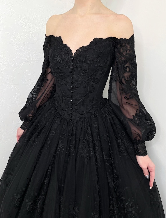 Black vintage victorian style Gothic basque waist lace wedding dress, floral tulle lace alternative bride dress with bishop sleeves