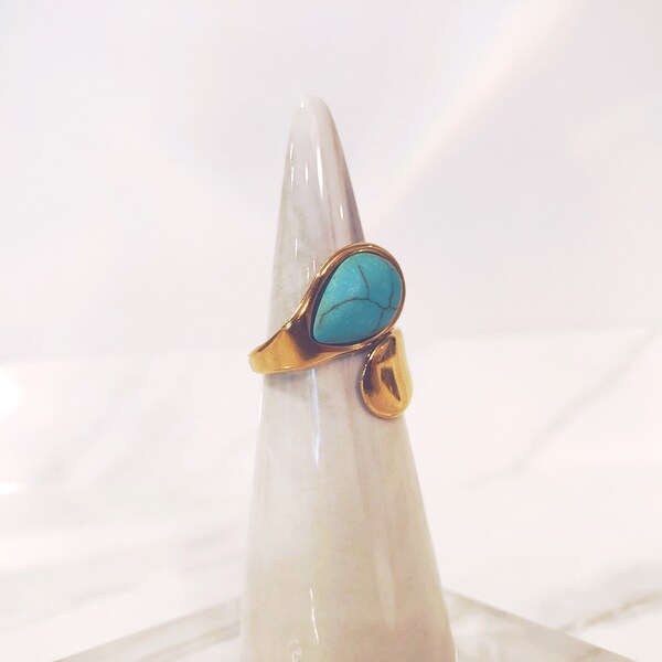 Turquoise & Gold ring. Resizable. Genuine turquoise and 18k gold ring. Chic western