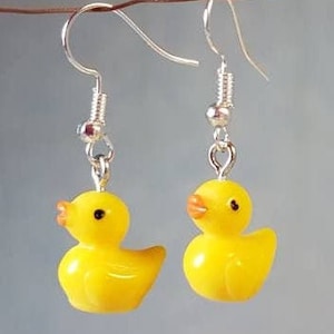 patito de goma, patito de goma, aretes de pato de plástico; Perchas en diferentes colores.