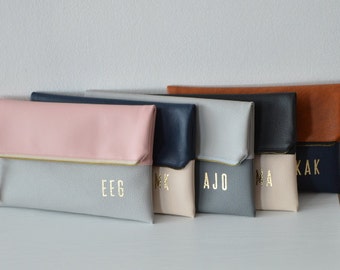 Set of 5 Personalized Clutches / Bridesmaids Gift / Monogrammed Clutch Purses