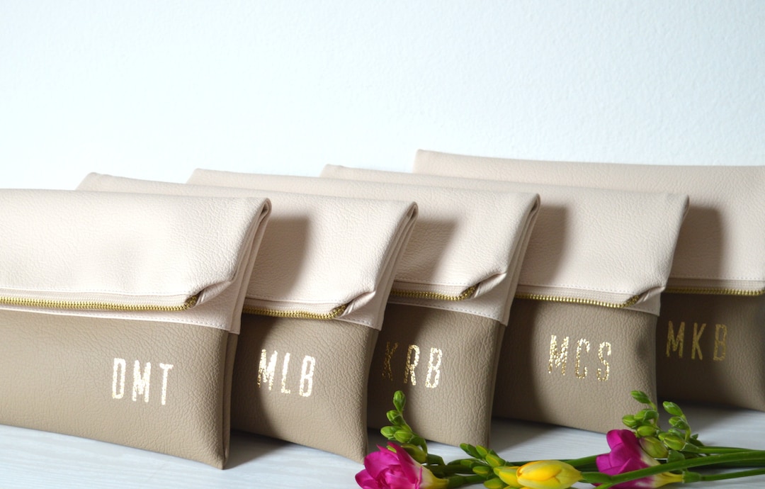 Set of 5 Monogrammed Clutches / Bridesmaids Gift / Gold Initials