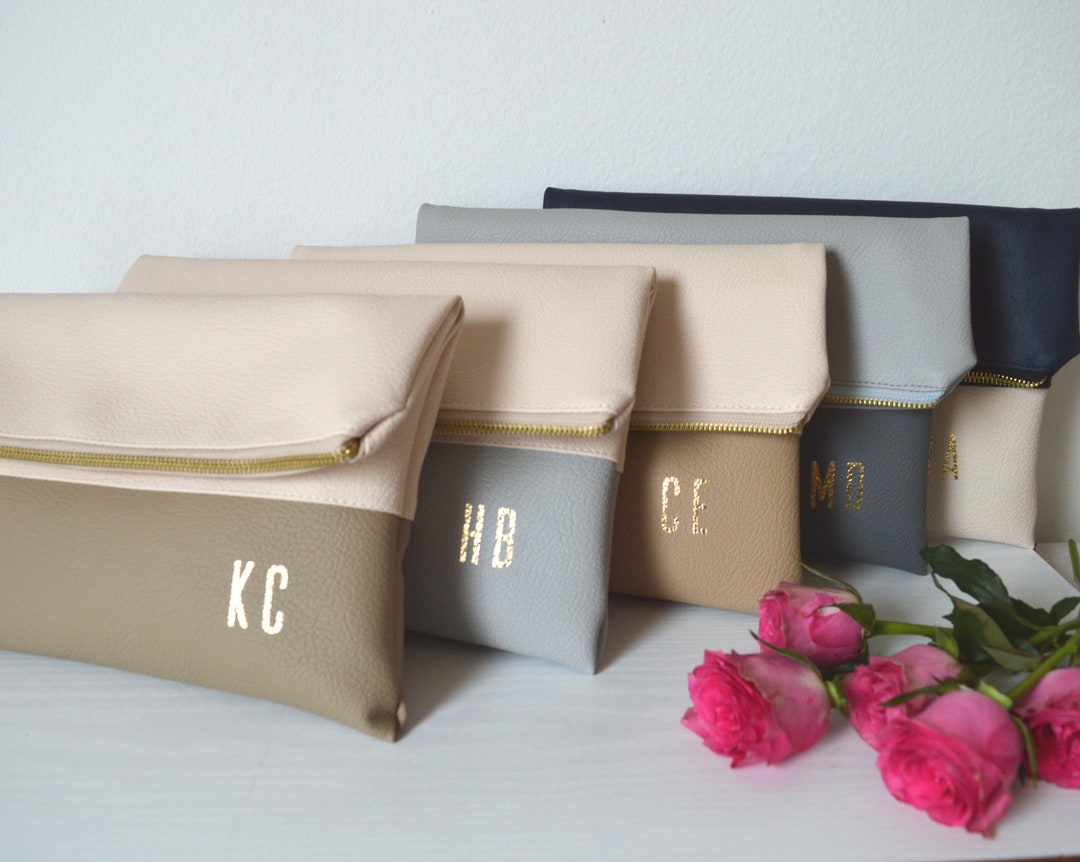 Set of 5 Monogrammed Clutches / Bridesmaids Gift / Gold Initials