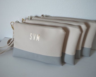 4 Personalized Wristlets in Cream / Light Grey, Bridesmaid Gift, Wedding Accessory, Evening Clutch