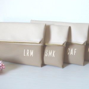 Set of 4 Personalized Clutches in Cream and Beige / Bridesmaid Gift / Wedding Accessories