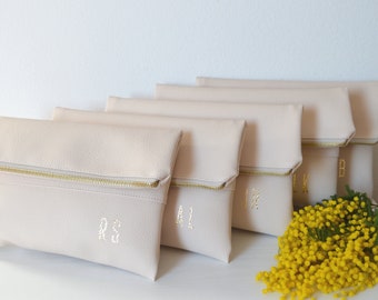 Set of 5 Personalized Clutches in Cream / Bridesmaids Gift / Monogrammed Clutch Purses / Gold Initials