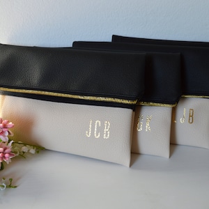 Brautjungfer Geschenk Set / 4 schwarze und cremefarbene Foldover Clutches / Hochzeitszubehör