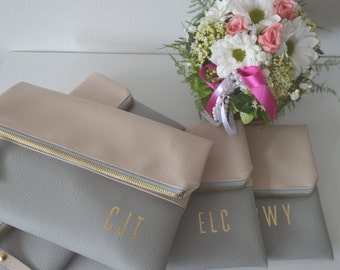 Set of 4 Personalized Clutches in Cream and Light Grey / Bridesmaids Gift / Monogrammed Clutch Purses