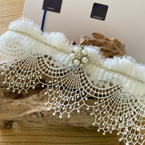 Wedding garter, ivory intricate Guipure lace with diamante, pearl & tulle trim, vintage style, XSmall to Large, gift box included