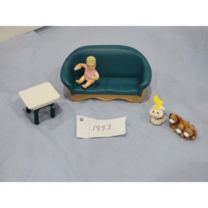 FIsher Price 1993 Loving Family Living Room Couch Table 1 Baby 1 Cat 3 Dogs Lot