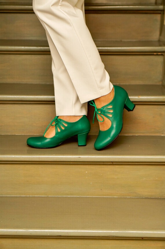 Zapatos de baile swing en color verde, fabricados en piel.