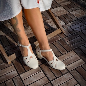 Inspirowane stylem vintage, skóra naturalna, buty damskie retro, buty beżowe, buty mod z lat 60., buty do tańca swingowego, buty damskie w kolorze złamanej bieli