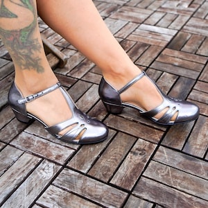 Buty damskie w stylu vintage, srebrne buty do tańca swingowego, srebrne buty damskie inspirowane stylem vintage, buty do tańca swingowego, buty do tańca z lat 50., 60. i 70.