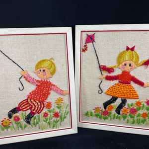 Set embroidered framed pictures of boy and girl flying kites