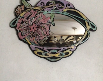 Miroir de style Art Nouveau aux couleurs pastel